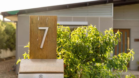 Great Ness Beachhouse - WiFi - Pet-Friendly - Schoolies Week Accommodation 1