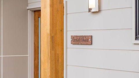 Great Ness Beachhouse - WiFi - Pet-Friendly - Schoolies Week Accommodation 2