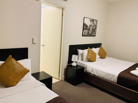 Greenwich Inn Motel - Schoolies Week Accommodation 1
