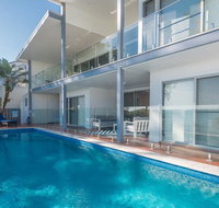 Hamptons Coastline Retreat- Waterfront with a Heated Pool - Schoolies Week Accommodation