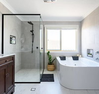 Hamptons Waterfront Getaway - Schoolies Week Accommodation