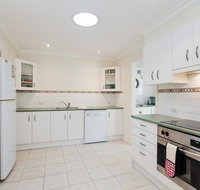 Happy Tails'  55 Pantowora Street - pet friendly air conditioned - Schoolies Week Accommodation
