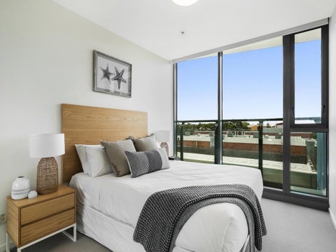 HARBOURSIDE- Hosted By: L'Abode Accommodation - Schoolies Week Accommodation 2