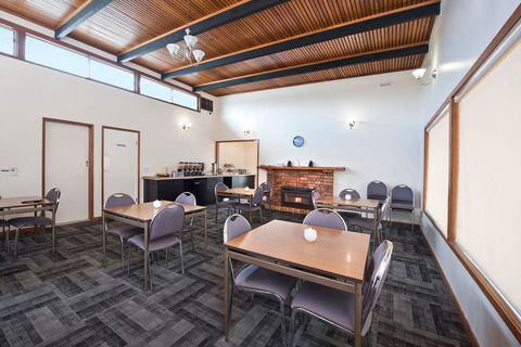 Hi Way Eight Motor Inn - Schoolies Week Accommodation 2