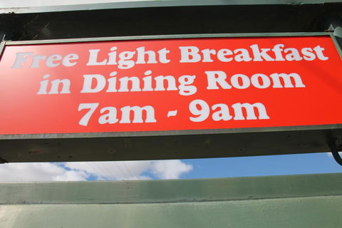 Hi Way Eight Motor Inn - Schoolies Week Accommodation 0