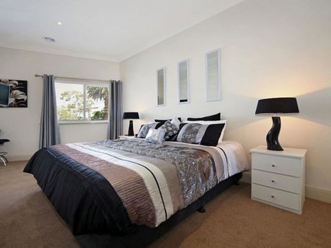 Hidden Gem In Cafe Strip! Chadstone + King Bed - Schoolies Week Accommodation 3