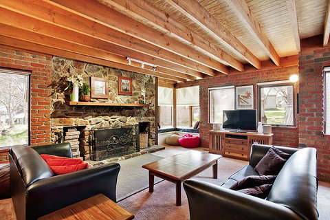 High Knob - Schoolies Week Accommodation 1