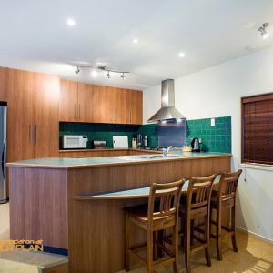 High Plains Drifter - Schoolies Week Accommodation 2
