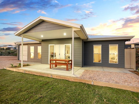 High Tide - Wallaroo Beachfront Property - Pet-Friendly - Schoolies Week Accommodation 1