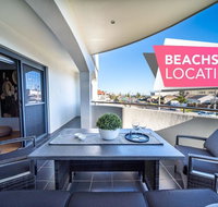 Higher Ground on Seaview-Superb Beach Lifestyle - Wifi - Metres from the beach - Schoolies Week Accommodation