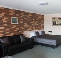 Highway Inn Motel - Schoolies Week Accommodation