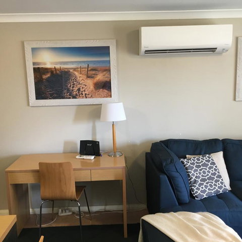 Hillarys Executive Apartment - Schoolies Week Accommodation 3