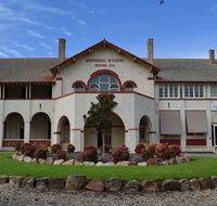 Historic Hydro Motor Inn - Schoolies Week Accommodation
