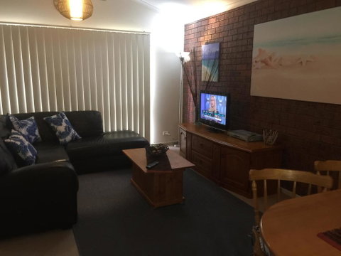 Holiday Home In The Heart Of Anglesea - Schoolies Week Accommodation 3
