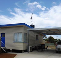 Holiday House Clermont - Schoolies Week Accommodation