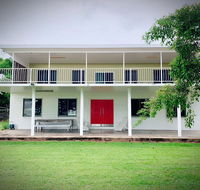 Holiday Rental - Huge House With Beach Views - Schoolies Week Accommodation