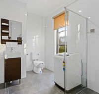 HomeHotel Cozy Duplex in Serene and Leafy Suburb - Schoolies Week Accommodation