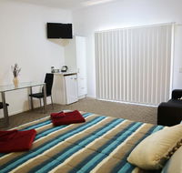 Honeybee - Country Accommodation - Schoolies Week Accommodation