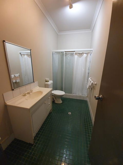 Hotel Allen - Schoolies Week Accommodation 3