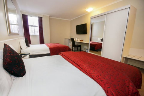 Isa Hotel - Schoolies Week Accommodation 2