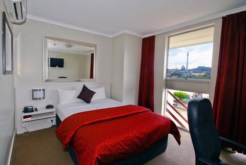 Isa Hotel - Schoolies Week Accommodation 1