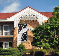 Isla House Greenslopes - Schoolies Week Accommodation