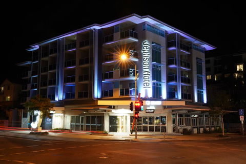 Jephson Hotel & Apartments - Schoolies Week Accommodation 0