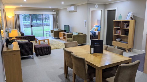 Jewel In The Crowne - Schoolies Week Accommodation 0