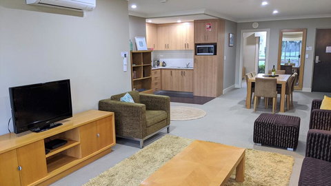 Jewel In The Crowne - Schoolies Week Accommodation 2
