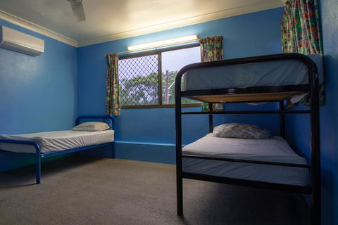 JJs Backpackers Hostel - Schoolies Week Accommodation 1