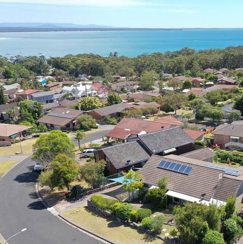 JUST-4-YOU! Amazing Sea Views, WIFI, Fullly Air-conditioned, King Bed - Schoolies Week Accommodation 3
