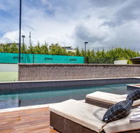 Kalina Retreat resort style tennis  pool - Schoolies Week Accommodation