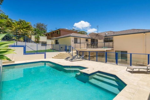 Kallaroo, 3 Kallaroo Street- Great House With Views, Pool, WIFI And Aircon - Schoolies Week Accommodation 2