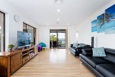 Kallaroo, 3 Kallaroo Street- Great House With Views, Pool, WIFI And Aircon - Schoolies Week Accommodation 1