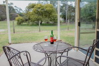Karinya Cottage - Pet friendly country retreat
