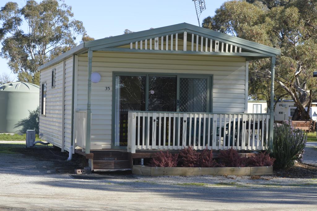 Sandhill Lake VIC Schoolies Week Accommodation