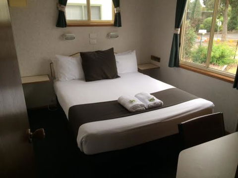 Kerang Cabins - Schoolies Week Accommodation 1