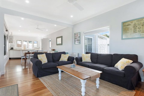 Kesla Beach House - Schoolies Week Accommodation 3