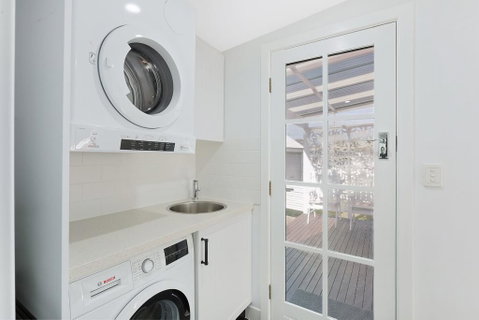 Kesla Beach House - Schoolies Week Accommodation 2