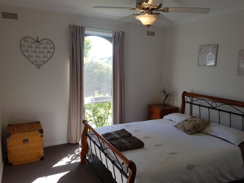 Kings Cottage - Schoolies Week Accommodation 3