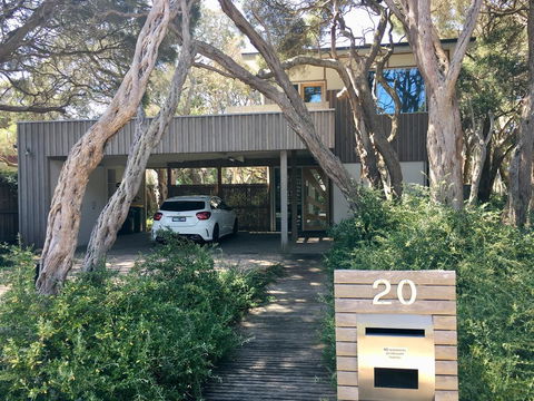 Koorameet - Schoolies Week Accommodation 0