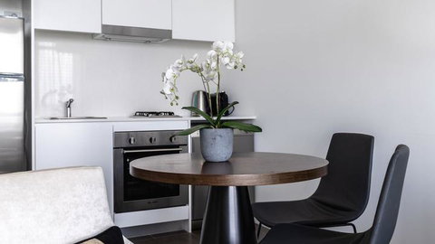 KOZYGURU Chatswood Luxury Studio NCH088 - Schoolies Week Accommodation 1