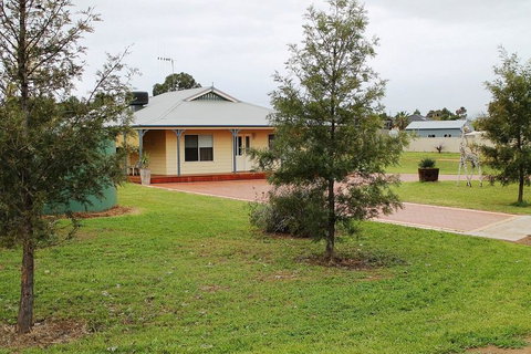 Lake Tyrrell Accommodation - Schoolies Week Accommodation 0