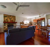 Lakefront holiday villa - Schoolies Week Accommodation