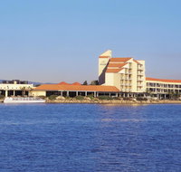 Lakes Hotel - Schoolies Week Accommodation