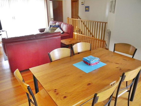 LAKESIDE2 - Schoolies Week Accommodation 3