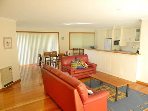 LAKESIDE2 - Schoolies Week Accommodation 2