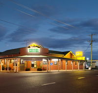 Lamington Hotel Motel - Detached Motel - Schoolies Week Accommodation