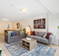 Luxe 2-Bed Apartment with River Views Near Casino - Schoolies Week Accommodation
