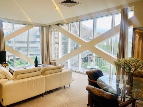Luxuries CBD Apartment With Views - Schoolies Week Accommodation 1
